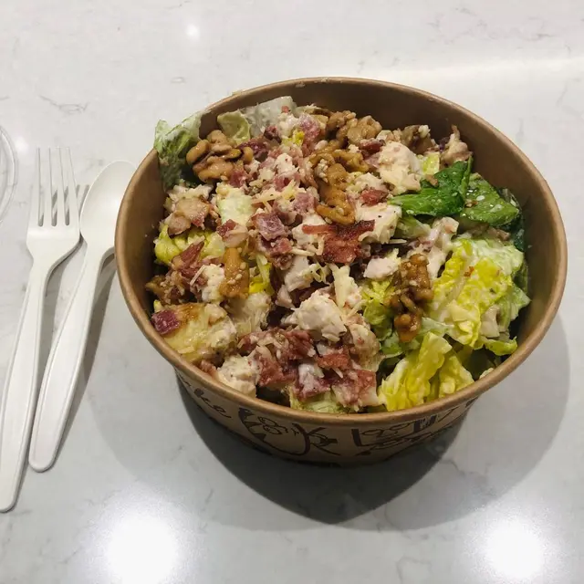Power Caesar - Herb Chicken / Romaine / Lettuce / Italian sundried Tomato / Roasted Potato / Parmesan / Bacon / Walnut / Caesar Dressing