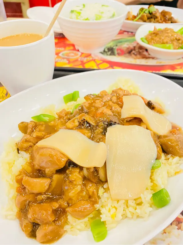 炒飯中我偏好福建,炒飯底加上惹味芡汁,的確係醒!我第一次係連鎖快餐店食福建炒飯,估唔到幾好味,甚至比起好多茶記還要好,CP幾高,值得一試👍🏻