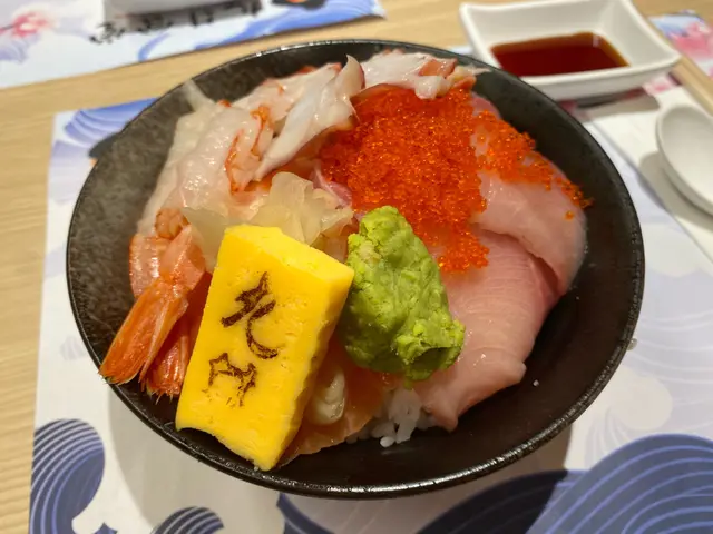 三文魚比想像中厚切,很有口感!