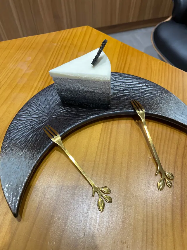 手工芝麻軟芝士蛋糕”無常” ($68)