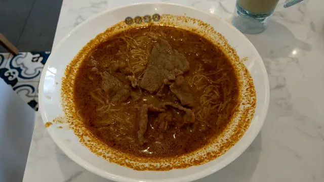 喇沙湯底未嚐已傳來香味,香濃而微辣