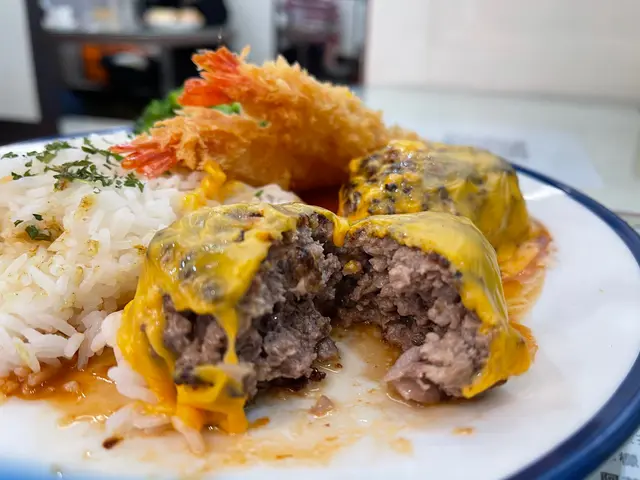 自家製雙層芝士漢堡牛肉