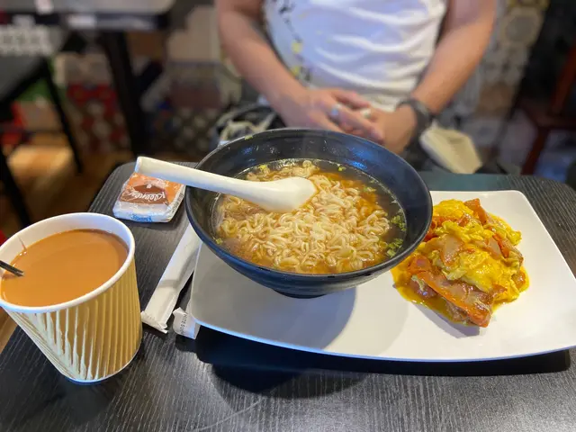 幾好食，滑蛋炒得好靚，叉燒夠份量，一丁都係一丁，湯底濃度適中，熱奶茶都好正