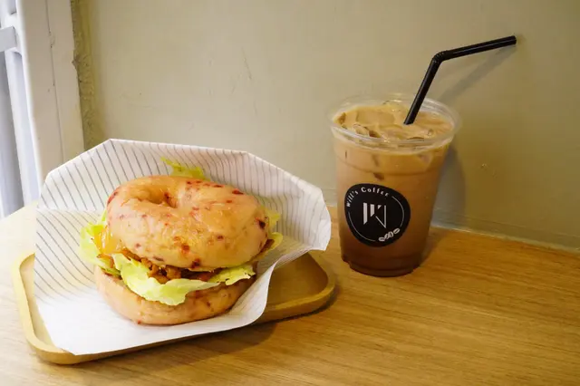 韓式辣醬泡菜五花腩配紅菜頭Bagel連咖啡