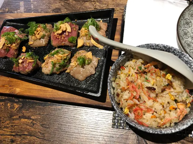 牛舌薄燒三文魚飯