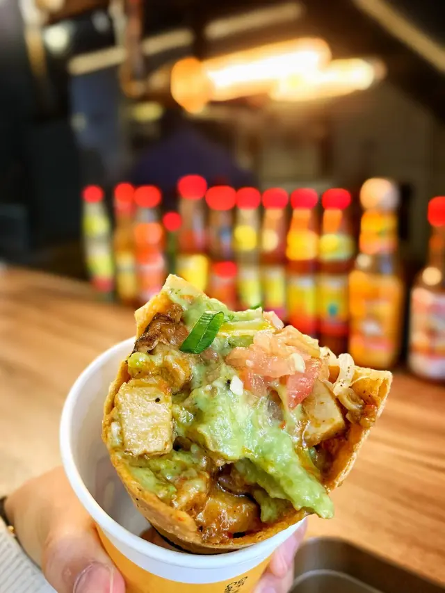 滿滿牛油果醬、蕃茄莎莎同芝士