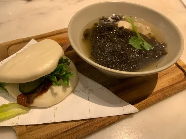 滷牛肉刈包拼福州魚丸肉條紫菜湯