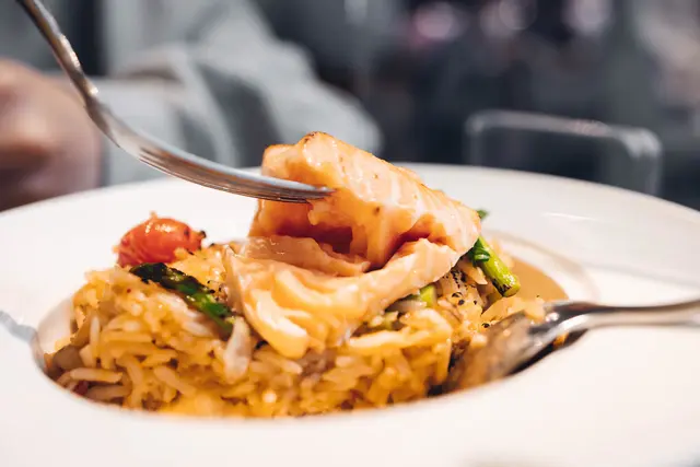 真空慢煮挪威三文魚配冬蔭燴飯