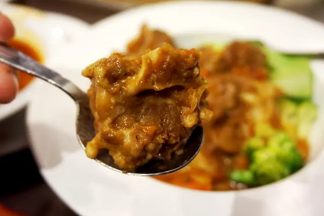 紅酒汁燴牛尾扁意粉