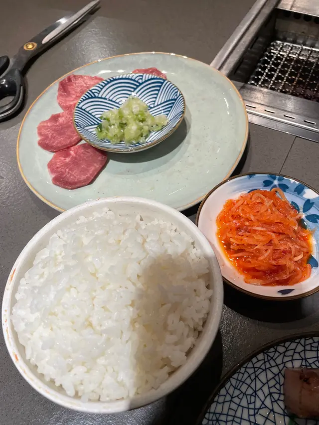 食到一半先記得影。