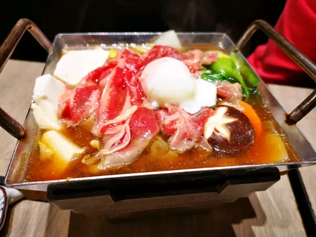 湯底很鮮甜，牛肉份量多而配菜新鮮