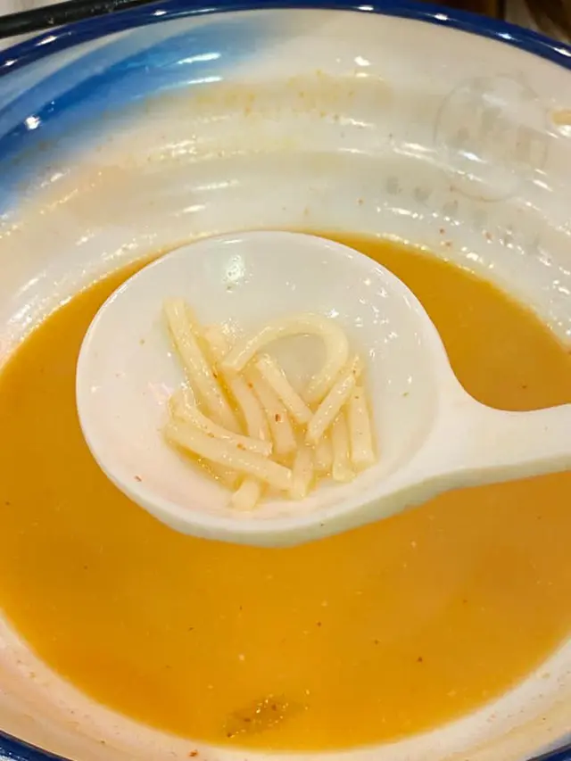 湯底幾好味,但啲米線點夾呀😑