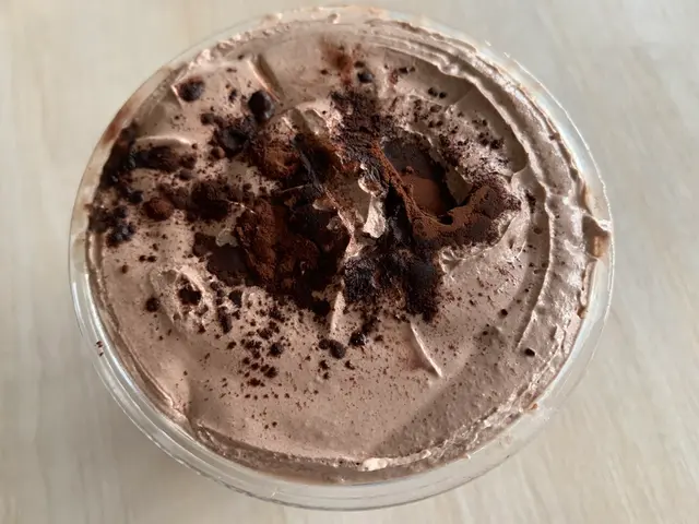 朱古力堅果奶上灑了些可可粉