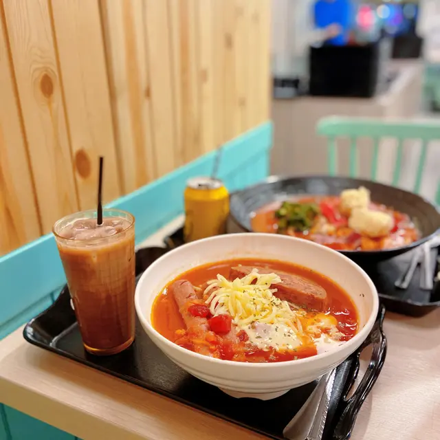 厚切餐肉腸仔螺絲粉