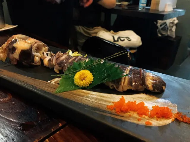 佢係一隻熟既瀨尿蝦，但入面充滿左流心既膏！一路食一路尖叫