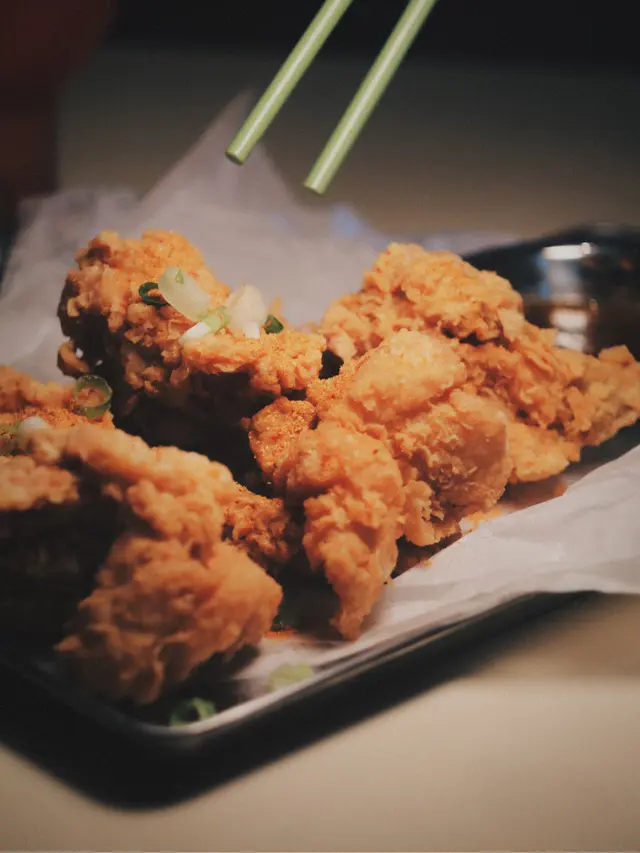 黃金脆炸雞配甜辣雞醬