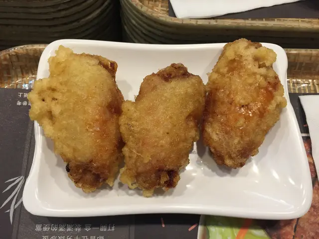 炸雞翼肉燥乾拌麵