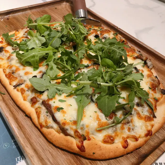 黑松露雜菌薄餅 🍕 
