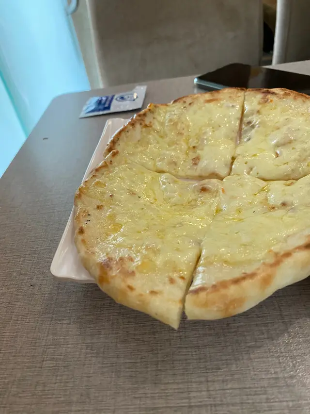 Cheese naan