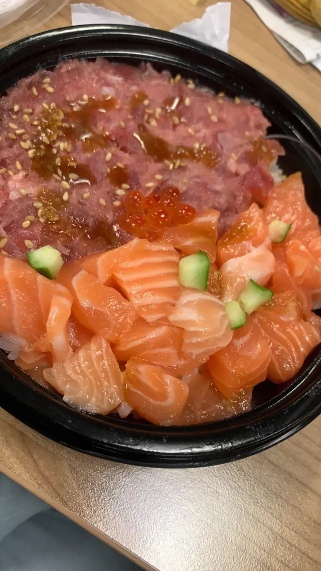 三文魚吞拿魚蓉丼