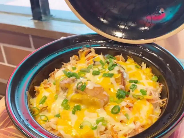 芝士櫻花蝦金蠔銀魚煲仔