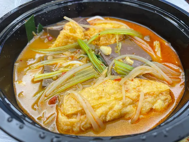 水煮湯鴨血米線 