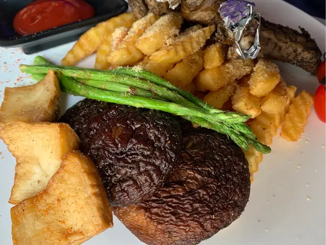 淨係配菜都好多，超抵