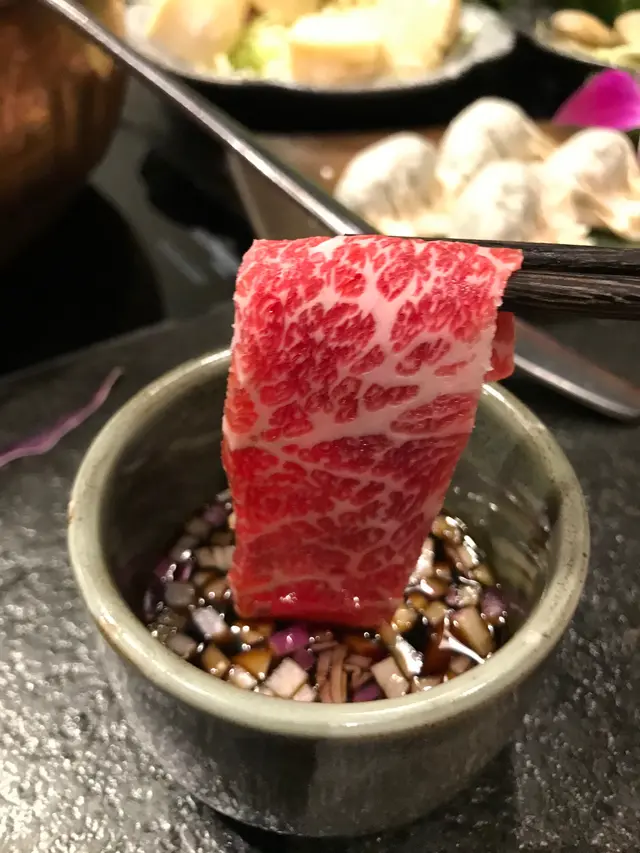 食刺身時,點上他們特製的酸味味洋蔥汁,滋味百倍