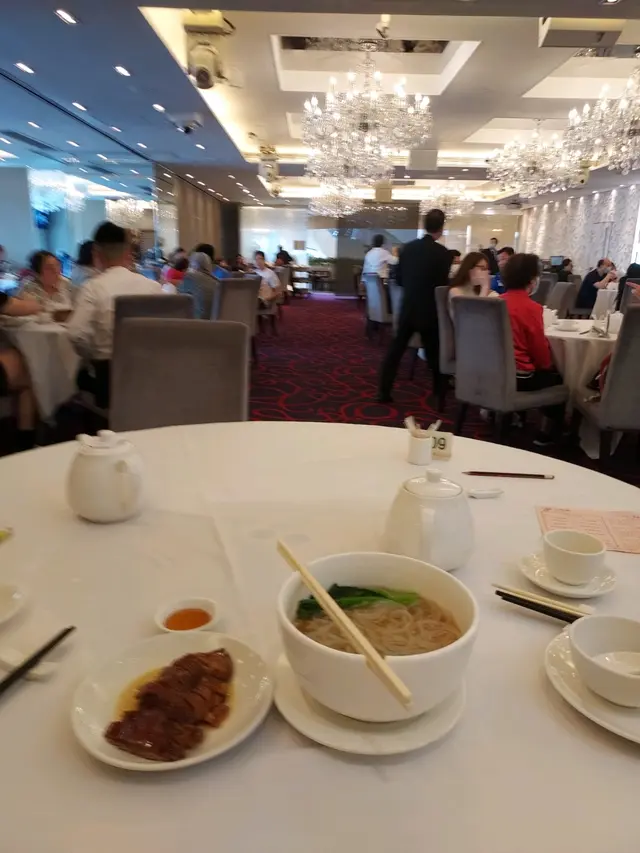 脆皮有鵝騷味,濑粉透明粗條,雞湯