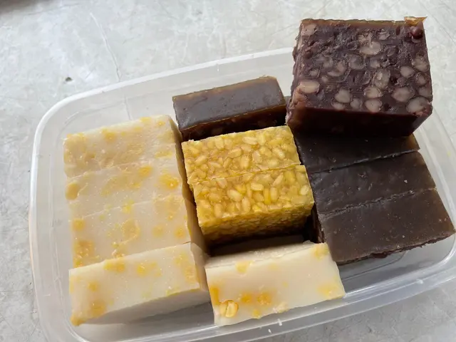 椰汁馬荳糕  紅豆糕  綠豆糕