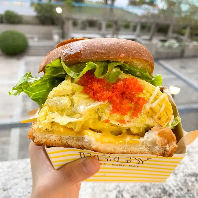 牛油果芝士黑松露滑蛋吐司