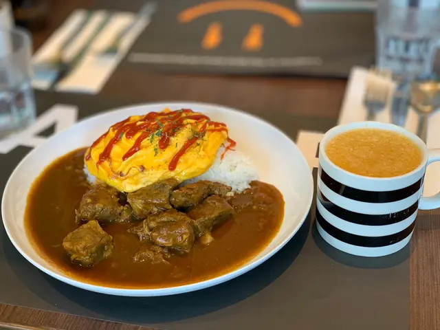 特濃咖喱牛肋肉滑蛋蓋飯