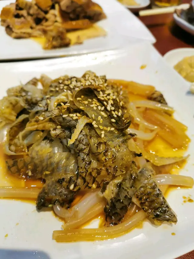 魚皮够爽脆，哋粉皮吸晒哋汁，下飯一流。