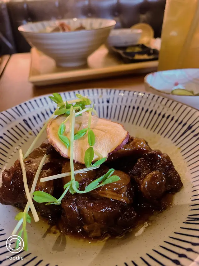 黑糖蘋果豬軟骨飯