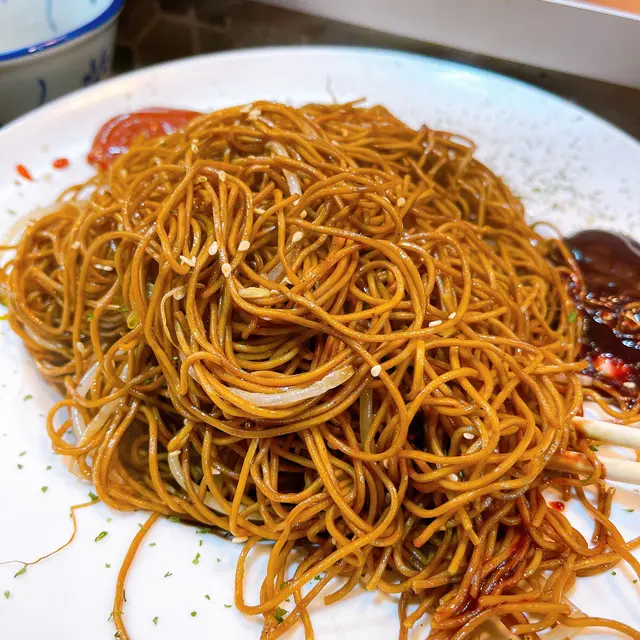 炒麵是預先較好，食時再即炒，熱食之下極有風味