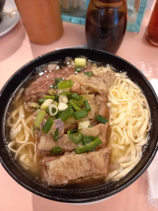牛腩伊麪