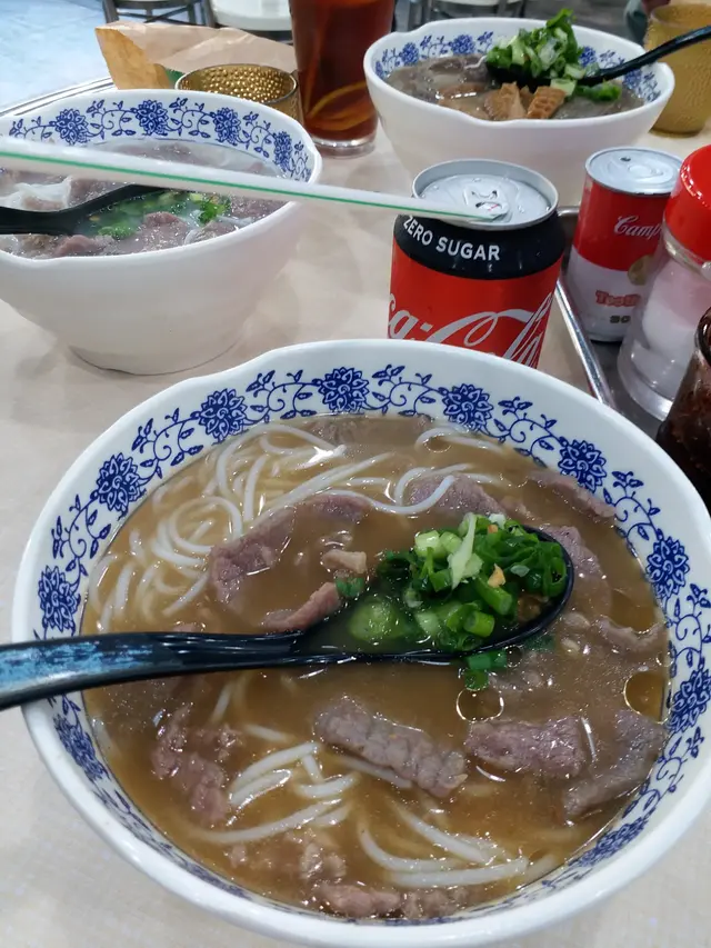 這裡下午茶跟餐凍飲、熱飲或罐裝汽水均只需加$3，真的很超值，而罐裝汽水亦有零系可樂(黑色可樂) 可以選擇呢！真的是不想或不能飲糖的人仕之福音呢！