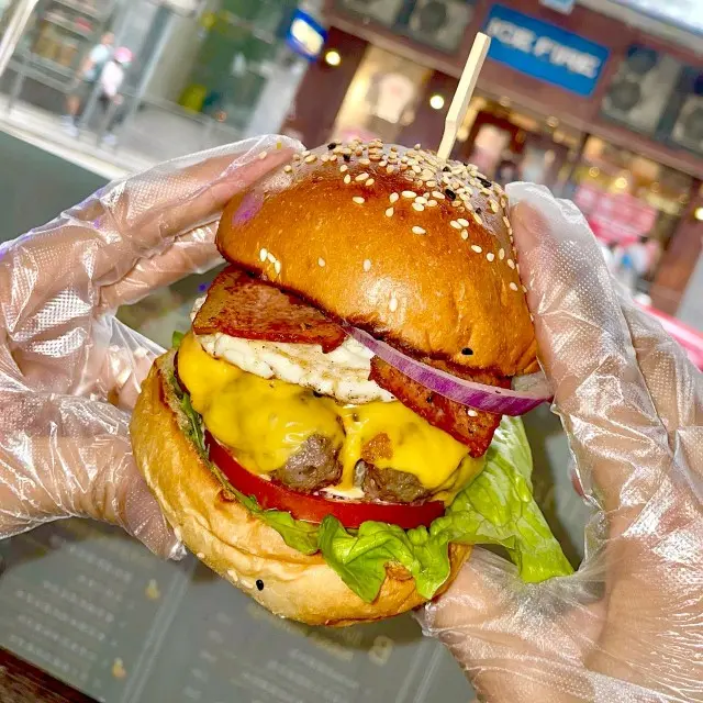 A9NANA至尊手打牛肉漢堡升級安格斯牛