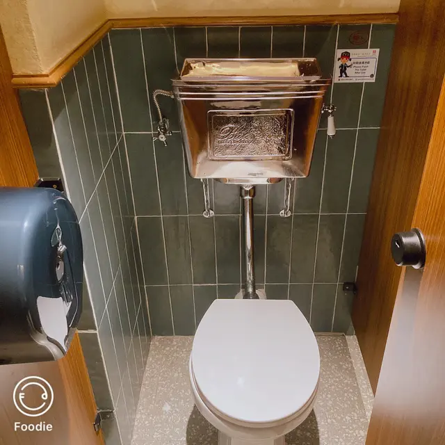 Toilet bowel