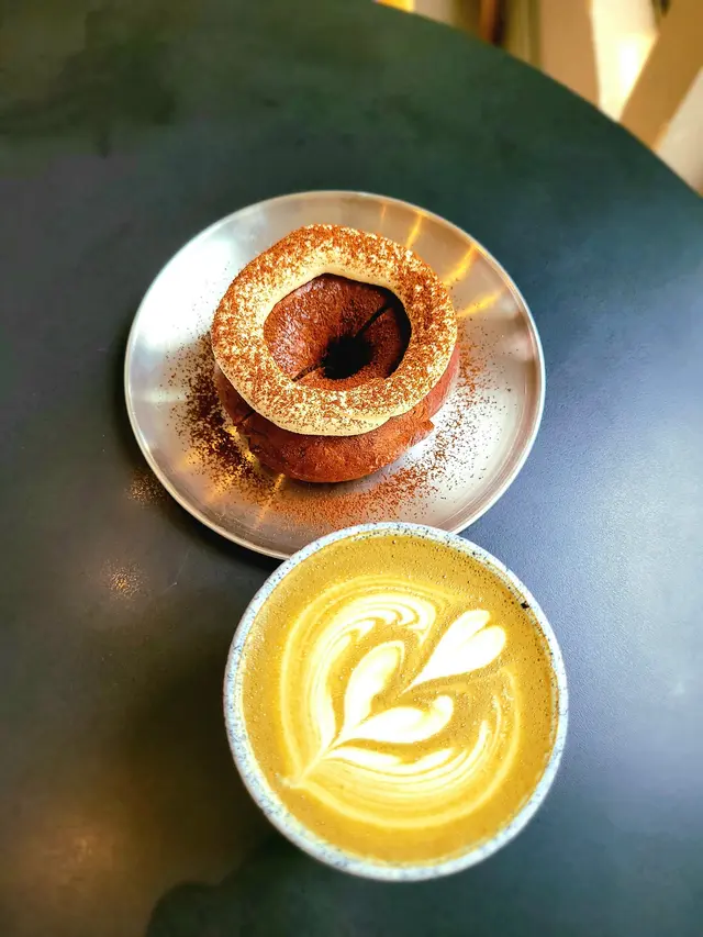 Mocha Bagel ($58) & Hojicha Latte ($50)