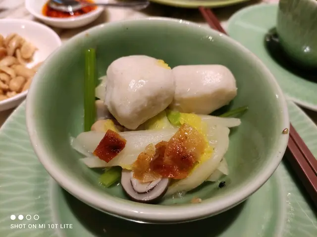 手打魚蛋紹菜煲