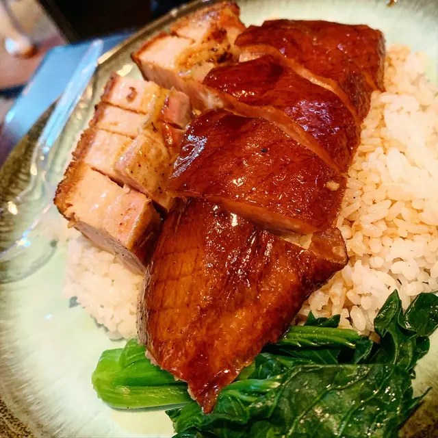 燒鵝拼燒腩仔飯