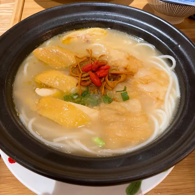 蟲草花膠雞湯米線