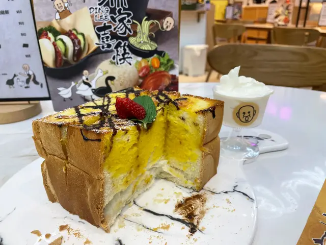 脆香蜜糖吐司配北海道5.0牛奶雪糕