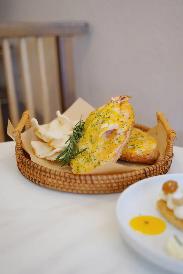 Mega流心芝士蝦多士