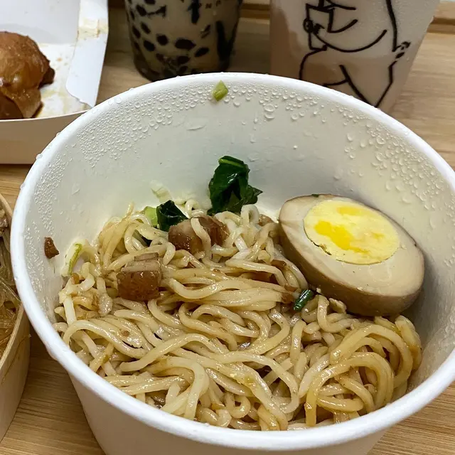 滷雞扒肉燥乾拌麵