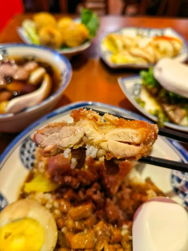 香酥雞扒魯肉飯