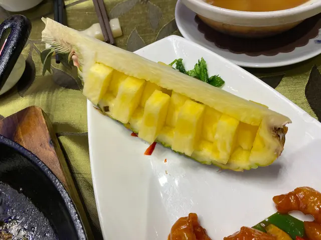鮮菠蘿脆皮咕嚕肉