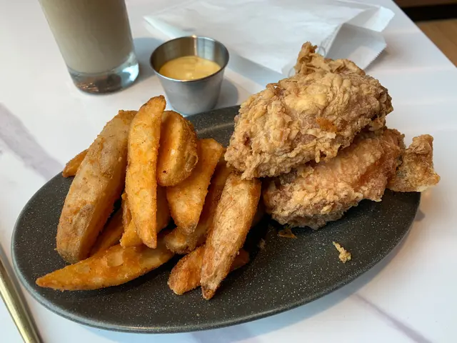 炸法國雞翼配蜜糖芥末薯角