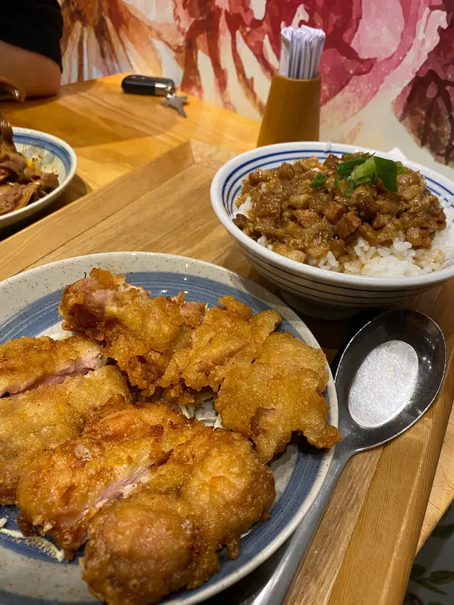 鹽酥雞排滷肉飯